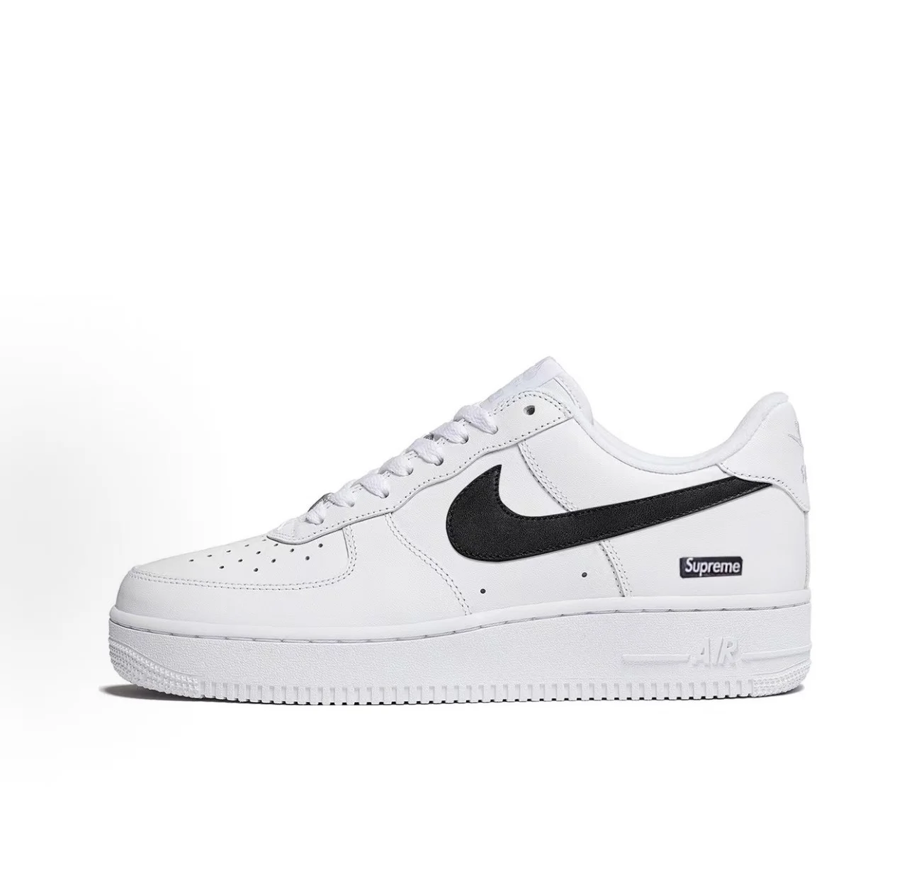 Supreme × Nike Air Force 1 Low「白 / 黑」