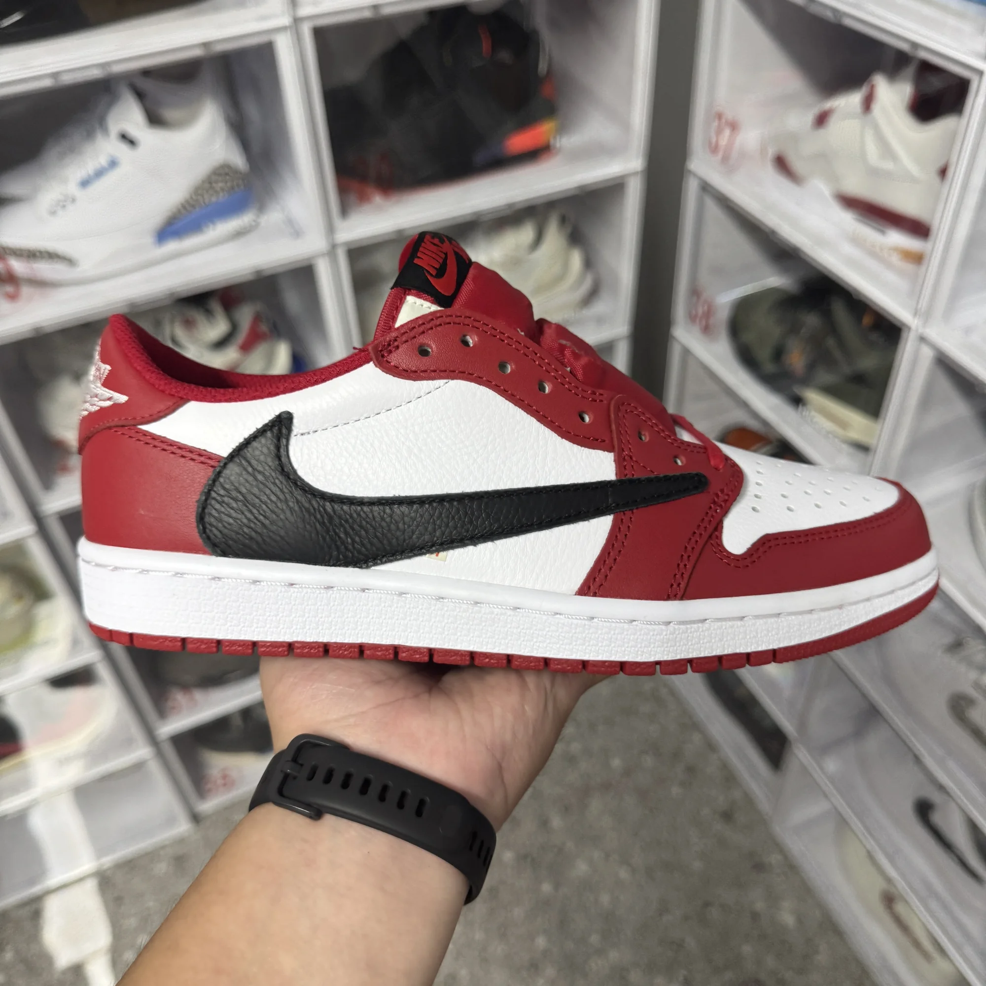 Travis Scott × Air Jordan 1 Low OG「芝加哥」倒勾低帮