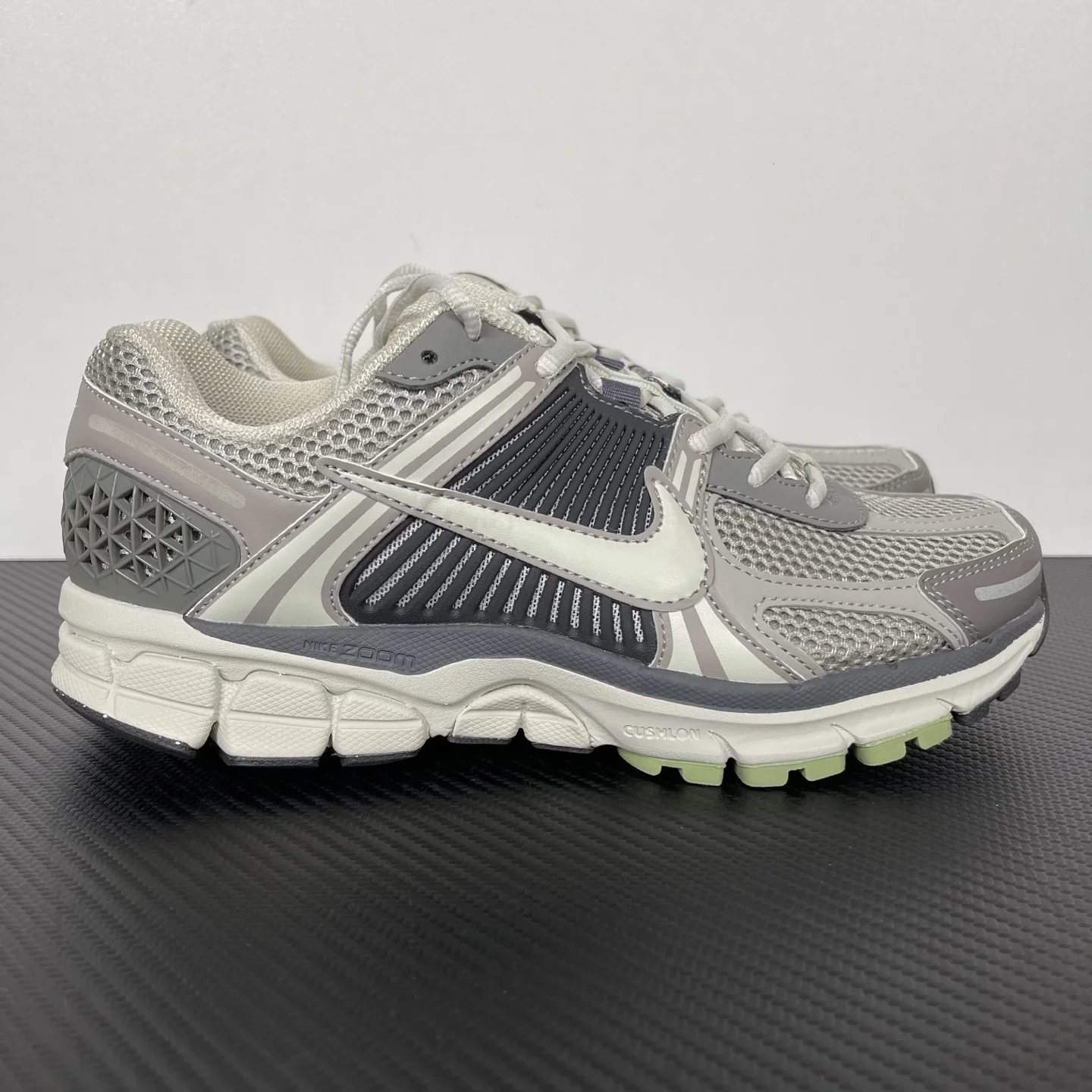 Nike Zoom Vomero 5 灰黑色