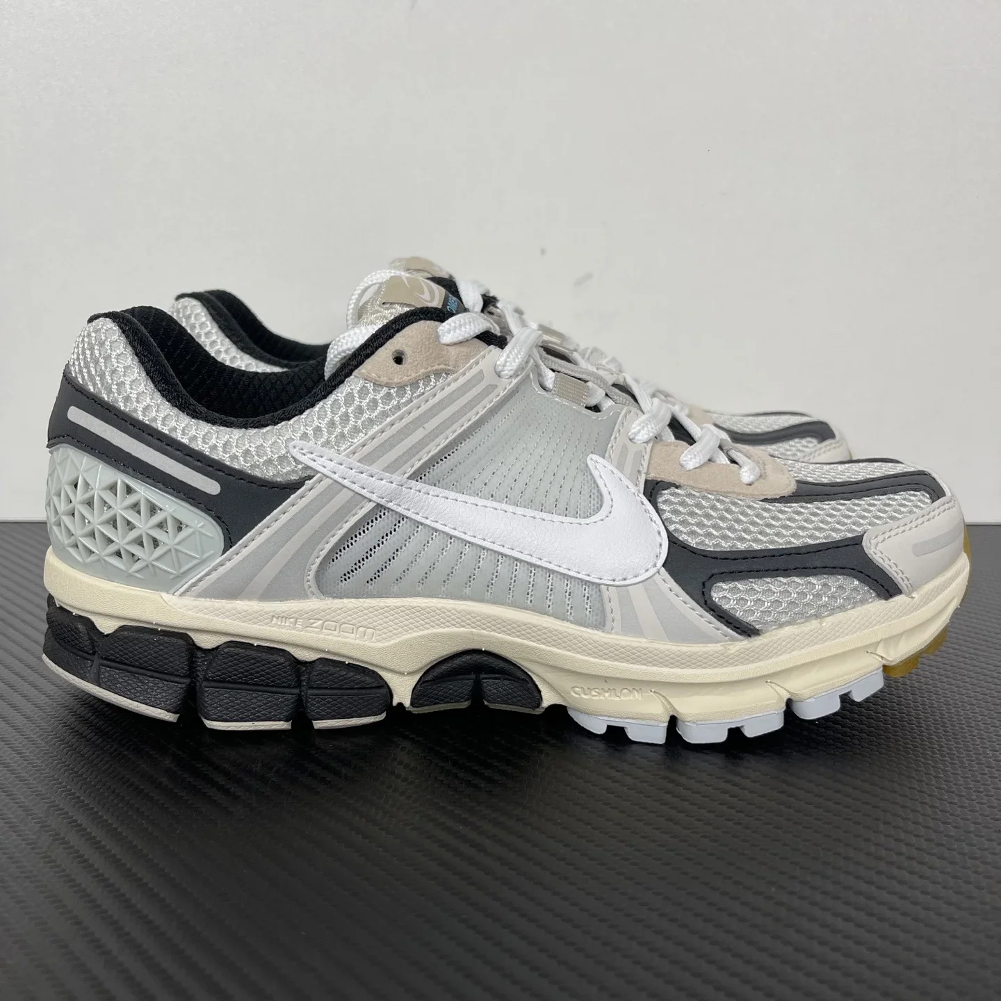 Nike Zoom Vomero 5 白黑