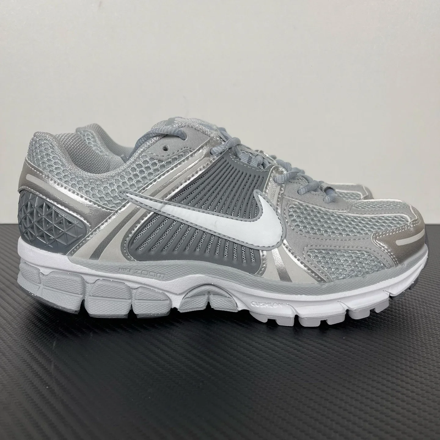 Nike Zoom Vomero 5 銀灰